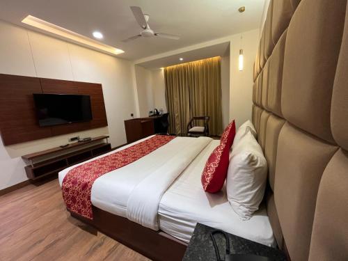 Hotel The Crystal Park,,3 star