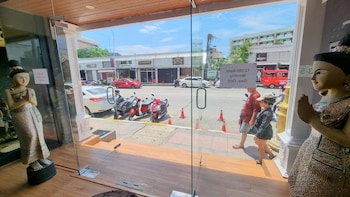 sereneburi patong hotel by sea hospitality co ltd