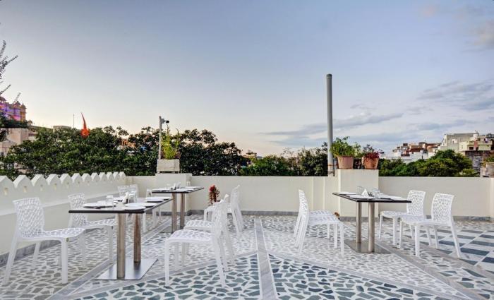 Hotel Jheel Mahal,,3 star