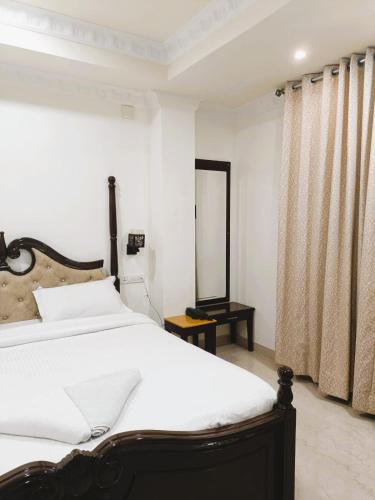 Hotel Jheel Mahal,,3 star