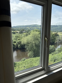 Roadhouse Llanwenarth,,3 star