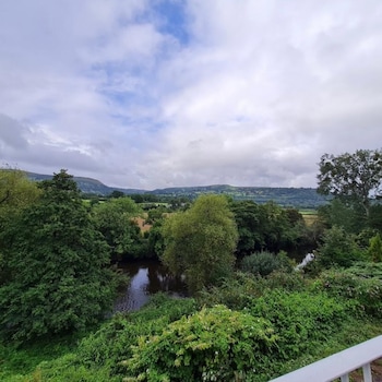 Roadhouse Llanwenarth,,3 star