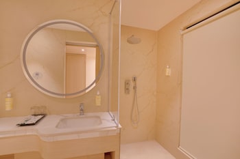 lemon tree hotel erode