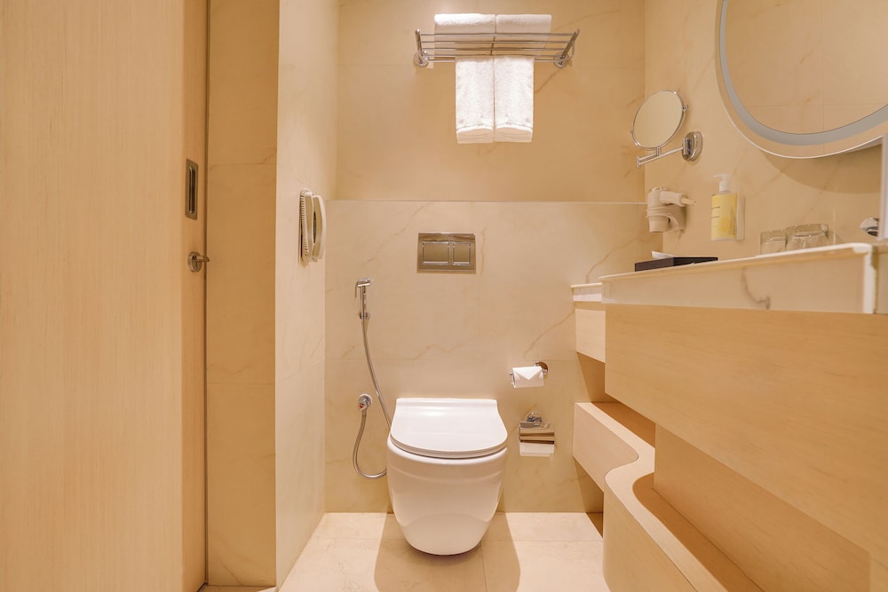 lemon tree hotel erode