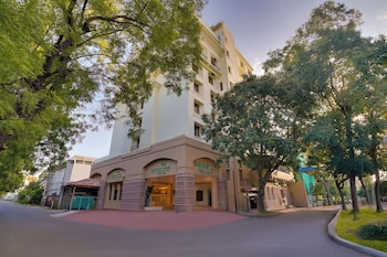 lemon tree hotel erode