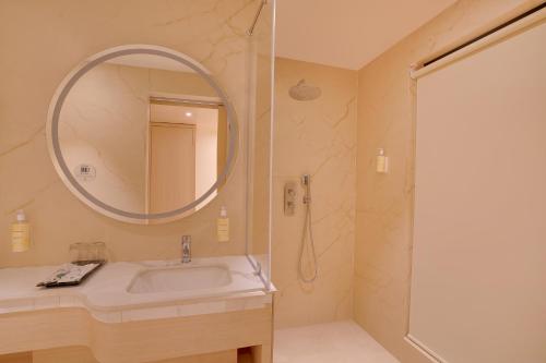 lemon tree hotel erode