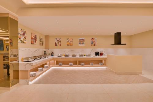 lemon tree hotel erode