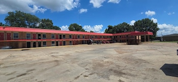 C Towninn And Suites,,2 star