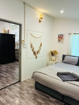 Oceanfront Villa At Bang Po Beach,,3 star