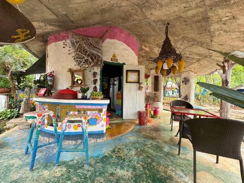 clay house chiang mai by alphatel