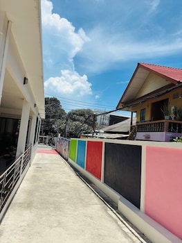 rainbow room no 13 front of haad rin