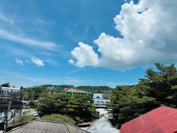 rainbow room no 13 front of haad rin