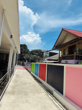 rainbow room no 10 front of haad rin queen ferry