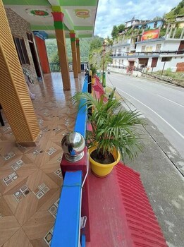 hotel mountain paradise barkot