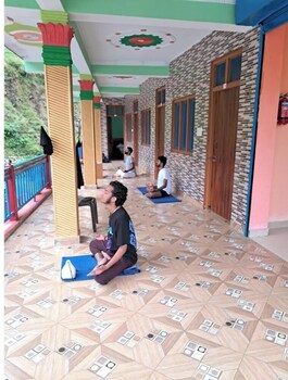 hotel mountain paradise barkot