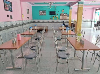 hotel mountain paradise barkot