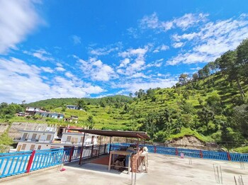 hotel mountain paradise barkot