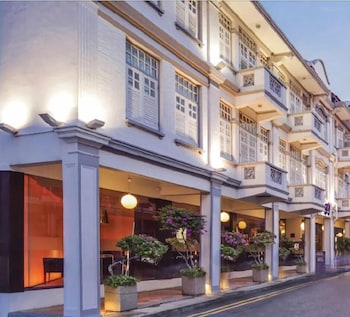 A Hotel Chinatown Stay From 8Pm To 9Am,,2 star