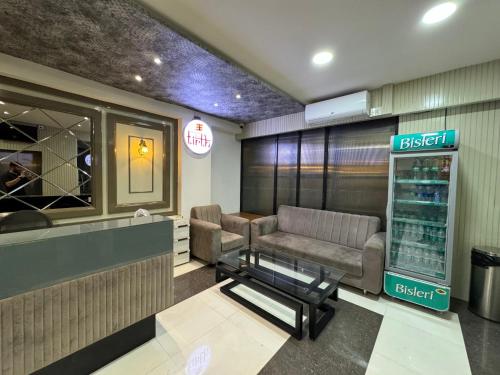 Col's Hotel Uphaar,,2 star