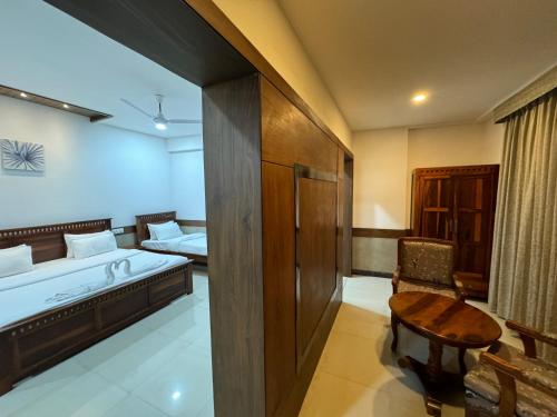 Col's Hotel Uphaar,,2 star