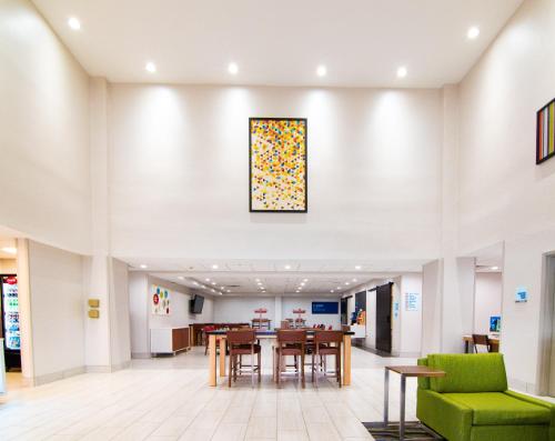 holiday inn express and suites indianapolis northwest by ihg