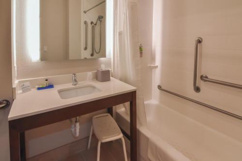 holiday inn express and suites indianapolis northwest by ihg