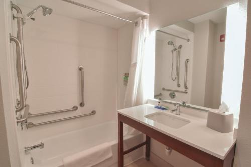 holiday inn express and suites indianapolis northwest by ihg