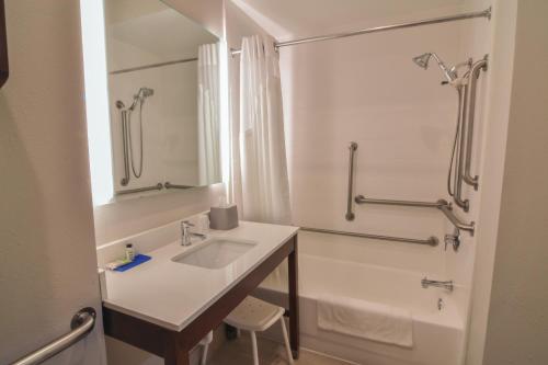 holiday inn express and suites indianapolis northwest by ihg