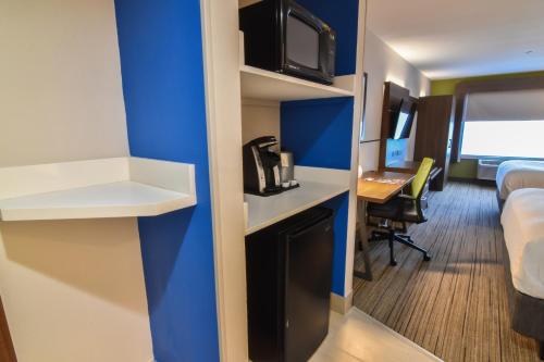 holiday inn express and suites indianapolis northwest by ihg