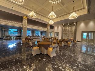 the supreme hotel and banquet