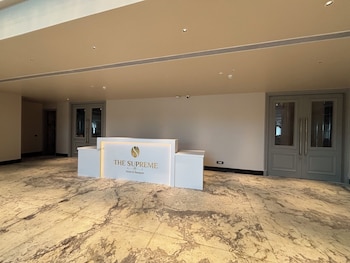 the supreme hotel and banquet