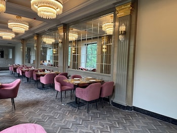 the supreme hotel and banquet