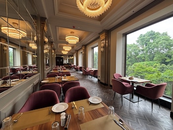 the supreme hotel and banquet