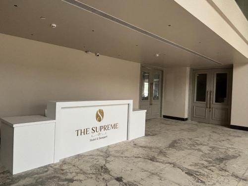 the supreme hotel and banquet