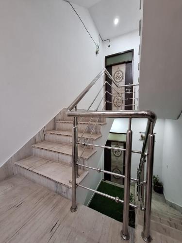 Tara Home Stay,,2 star