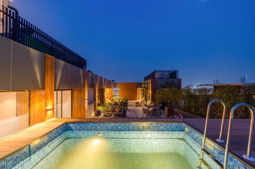 saltstayz autograph advant and sector 144