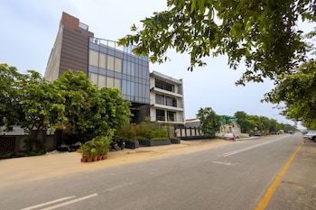 saltstayz autograph advant and sector 144