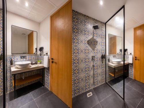 saltstayz autograph advant and sector 144