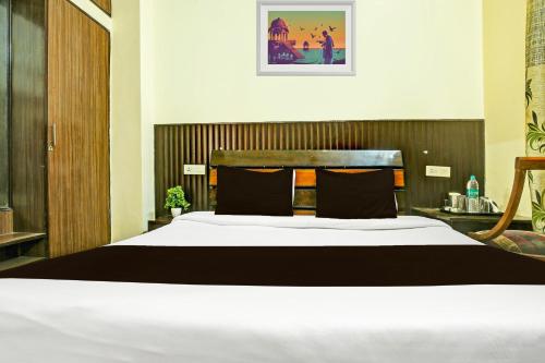 Hotel Kingstone Zirakpur,,2 star