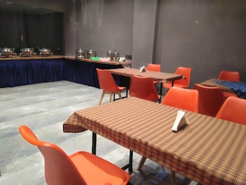 Hotel Indus Inn,,3 star