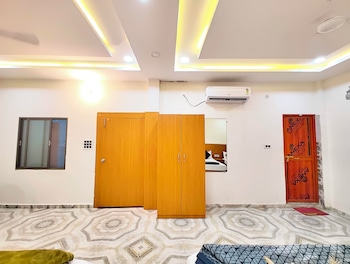 hotel nirmala palace ayodhya