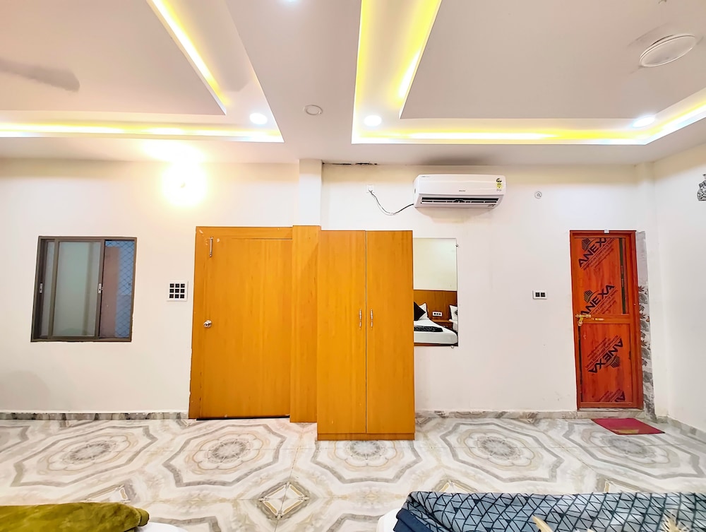 hotel nirmala palace ayodhya