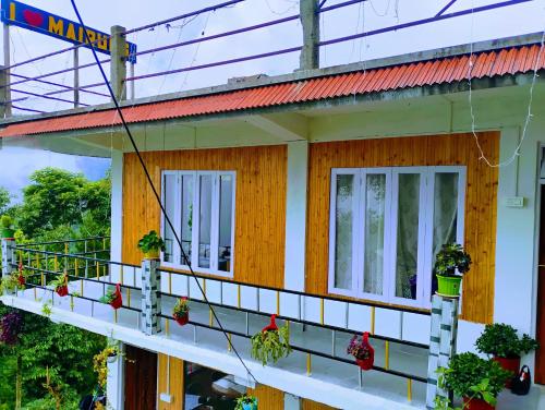 The Pines' Heaven,,2 star