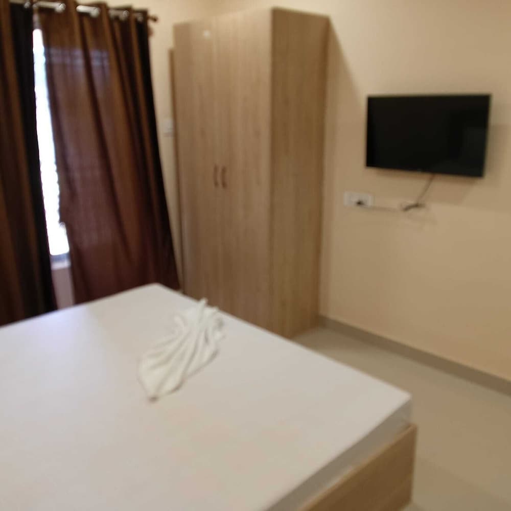 regal guest house by roh