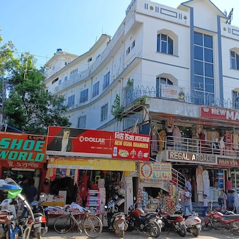 regal guest house by roh