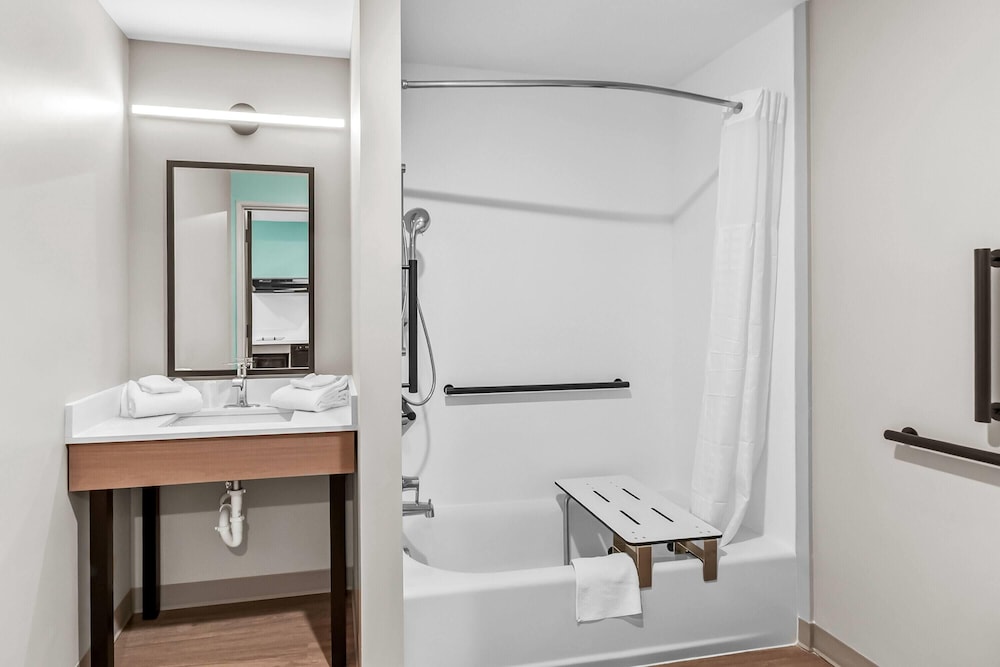 echo suites sterling