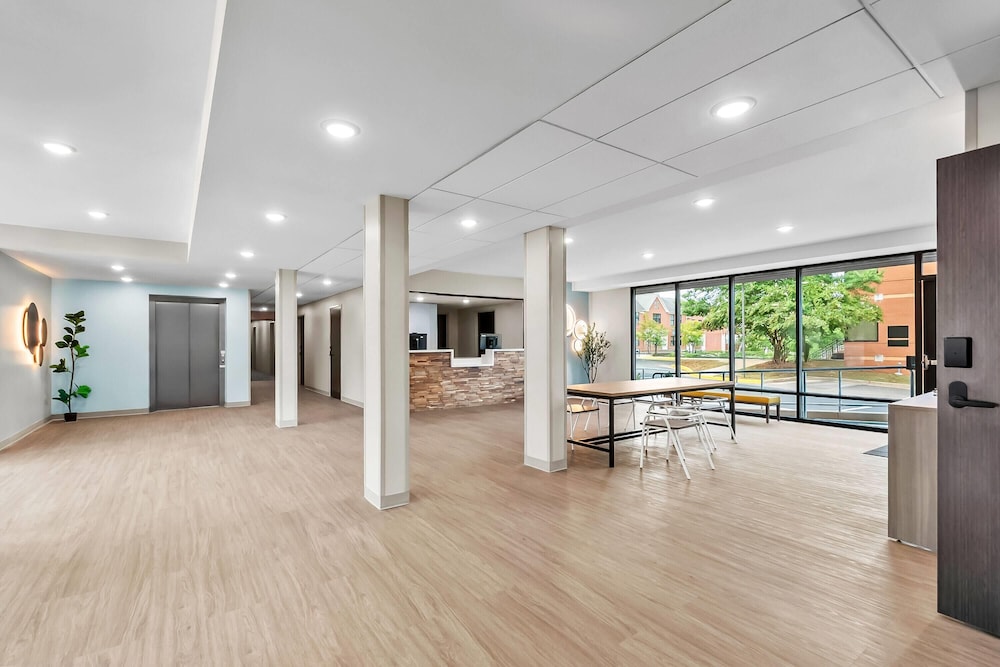 echo suites sterling