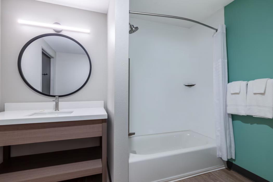 echo suites sterling