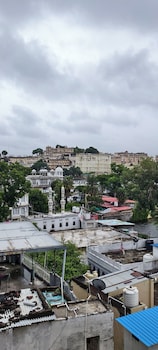 hotel lake star bistro