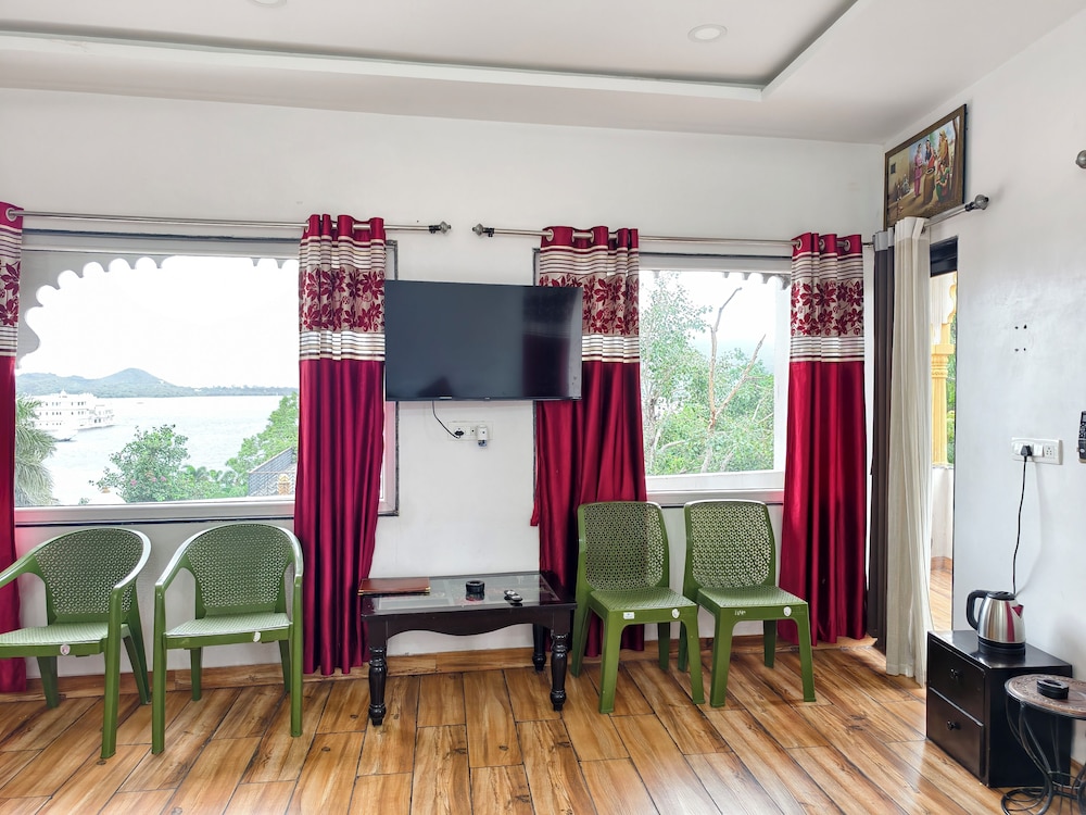 hotel lake star bistro